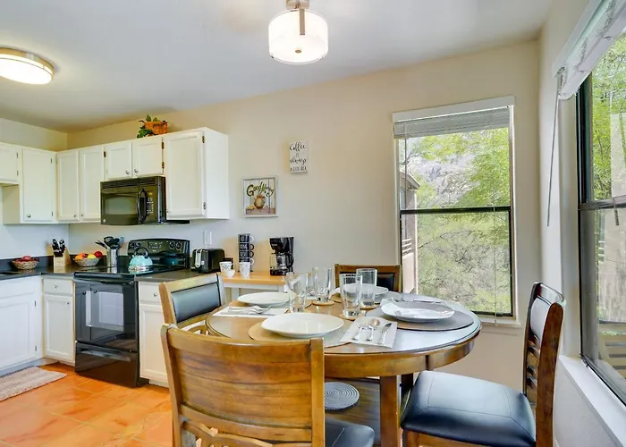 Holiday home Oasis: Heated Pool, Tennis Court, Hiking! *