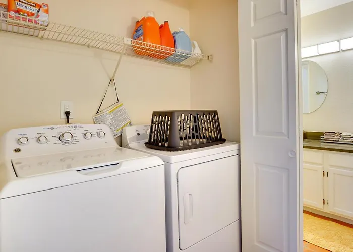 Holiday home Oasis: Heated Pool, Tennis Court, Hiking!