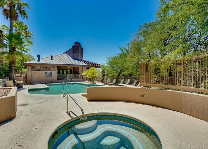 Holiday home Oasis: Heated Pool, Tennis Court, Hiking! Tucson