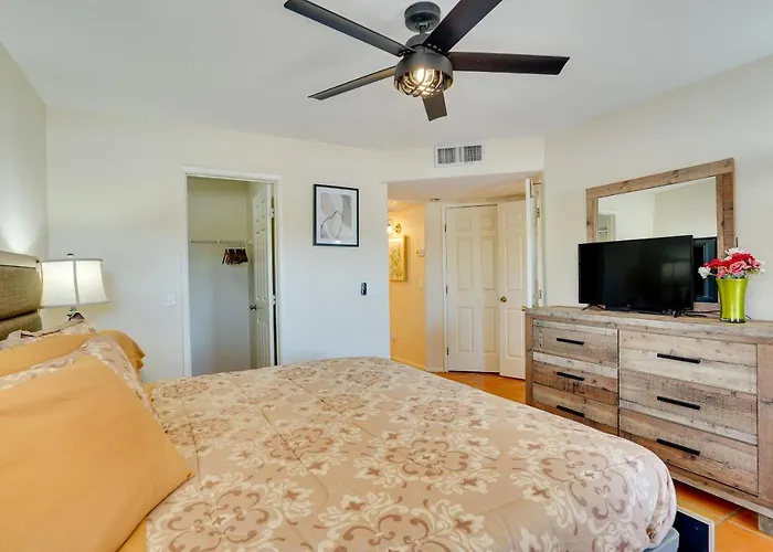 Holiday home Oasis: Heated Pool, Tennis Court, Hiking! Tucson
