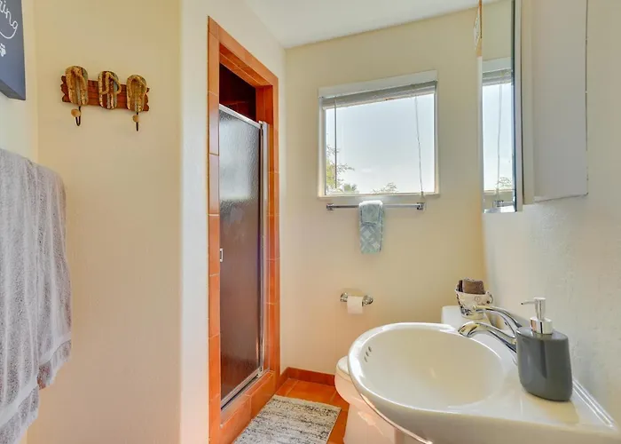 Oasis: Heated Pool, Tennis Court, Hiking! *